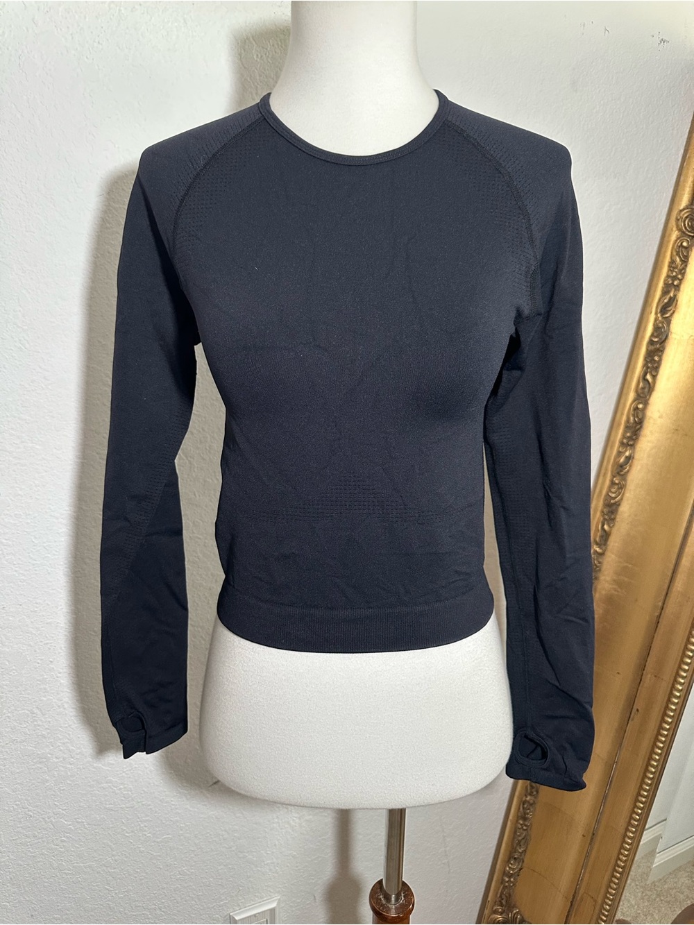Amazon Athletic Black Long Sleeve Compression Crop Top With Thumbholes Size M